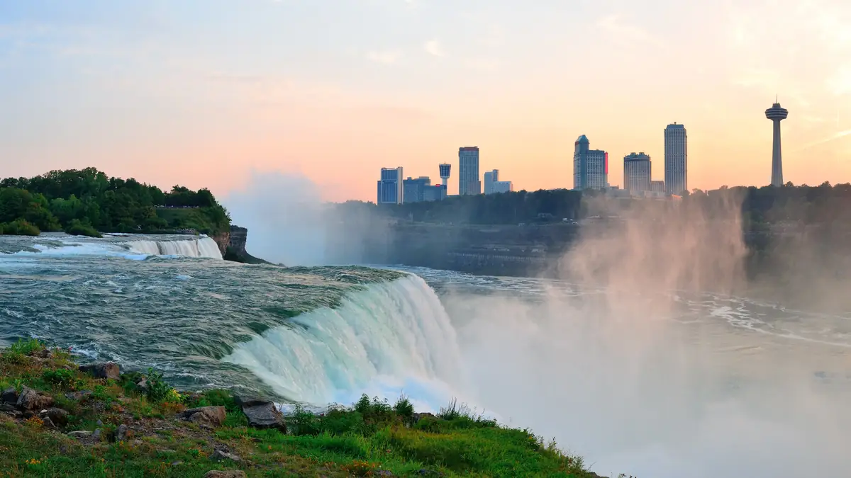 Cataratas del Niágara al amanecer